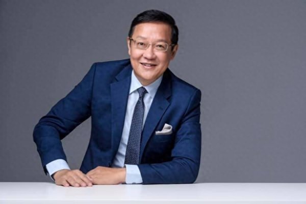 十大配资公司排名 刘世芳称风灾后复原快，介文汲讽：上面盖一层塑料布也叫复原？